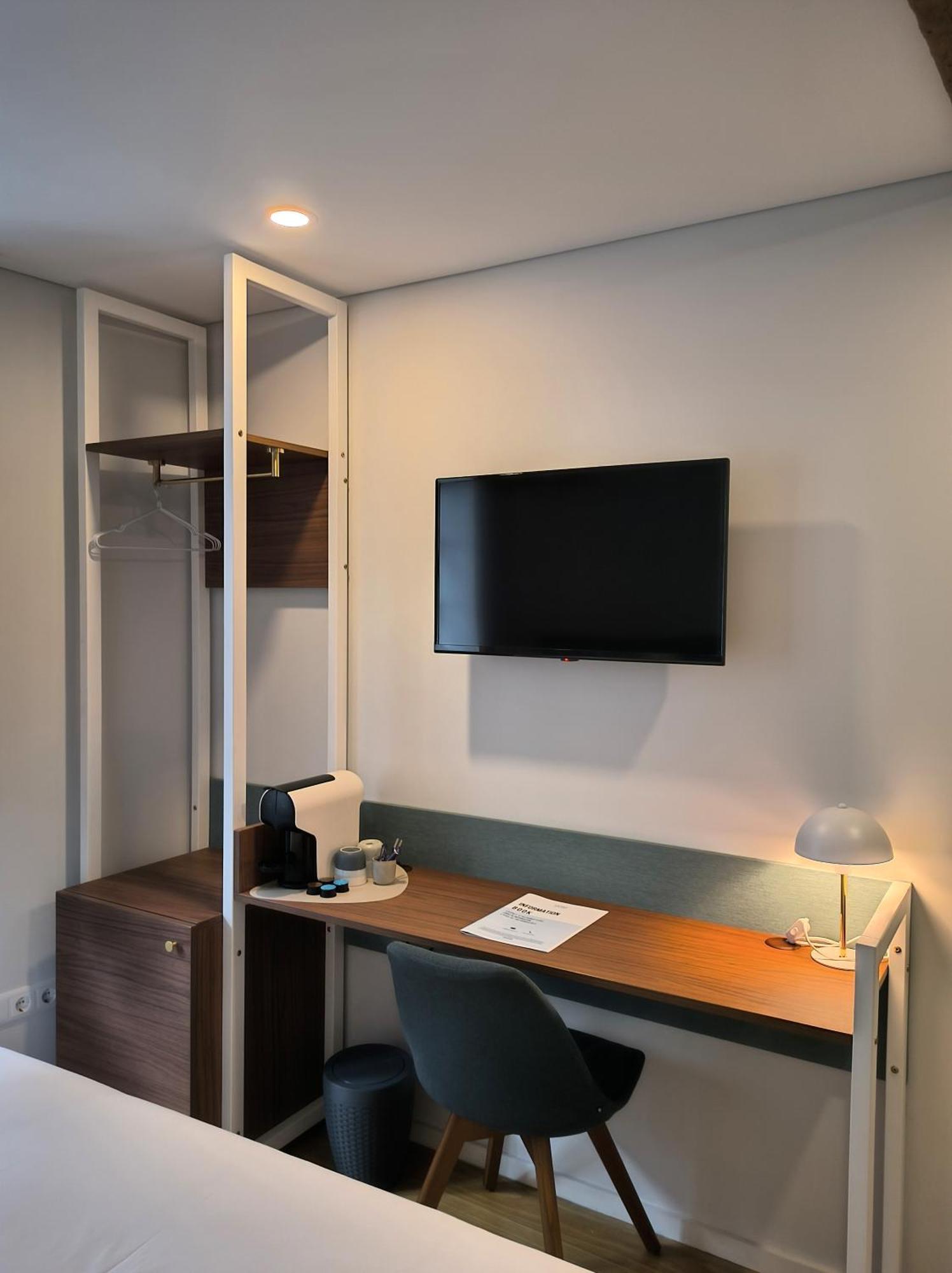 Domi Suites & Studios ギマランイス エクステリア 写真
